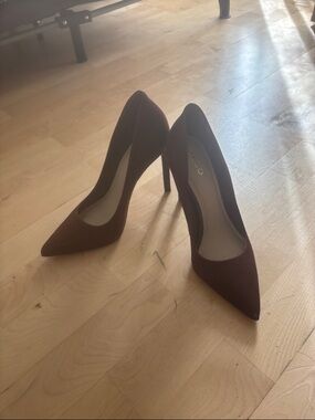 Classic Pointed-Toe High Heel Pumps - Burgundy